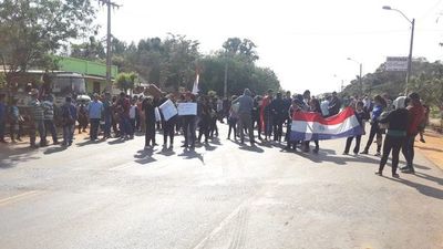 Sampedranos cierran ruta para exigir prioridad vial - Nacionales - ABC Color