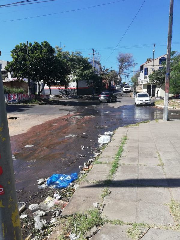 Calle sucia y destruida - Crónicas Ciudadanas - ABC Color
