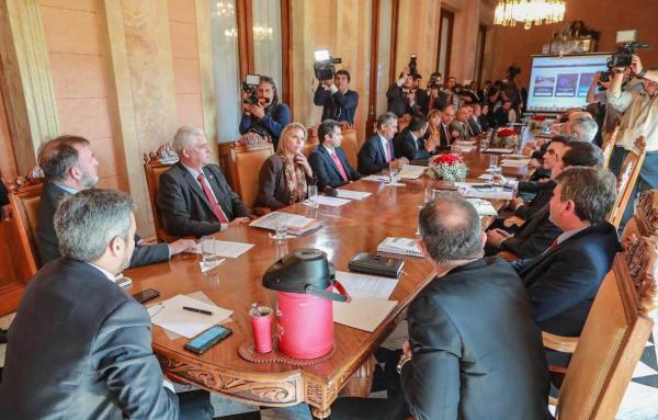 Equipo económico destaca aumento en la ejecución de obras públicas y alto nivel de inversión privada
