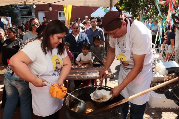Tradicional karu guasu en Sajonia por San Cayetano