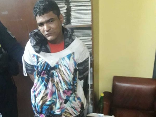 Tras asaltar, se ponía blusa y calza de mujer para despistar