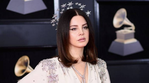HOY / Lana del Rey lanza un tema impulsado por los tiroteos en Estados Unidos