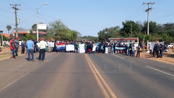 San Pedro: sigue cierre de ruta para exigir asfalto en zona rurales