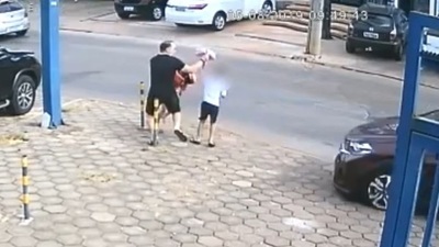 Padre e hijos son arrollados por delincuentes en su huida