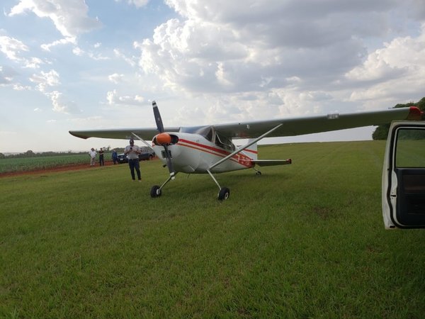 Hallan en Ñeembucú avioneta presumiblemente robada en Argentina