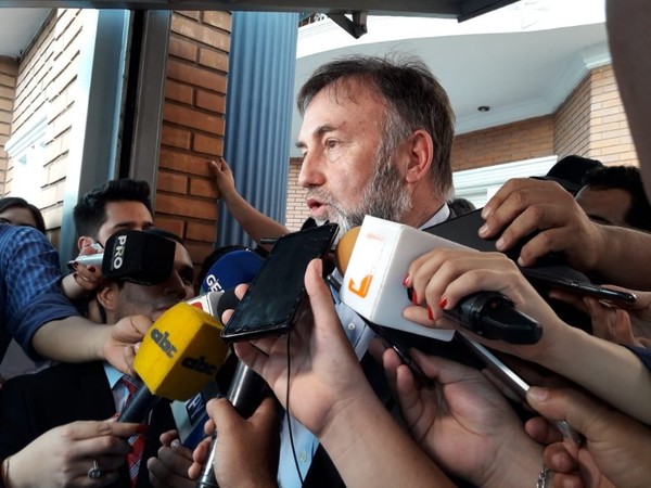 Titular de Hacienda dice que lo vinculan al acuerdo Itaipú solo 'porque está de moda'