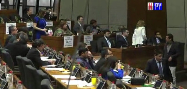 Ni una palabra sobre juicio político en sesión de Diputados | Noticias Paraguay