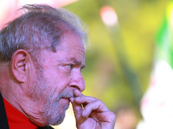 Disponen traslado de Lula a Sao Paulo y este acude al Supremo
