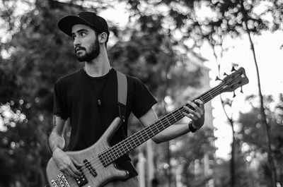 Chino Corvalán anticipa nuevo disco en Spin the Black Mango - Música - ABC Color