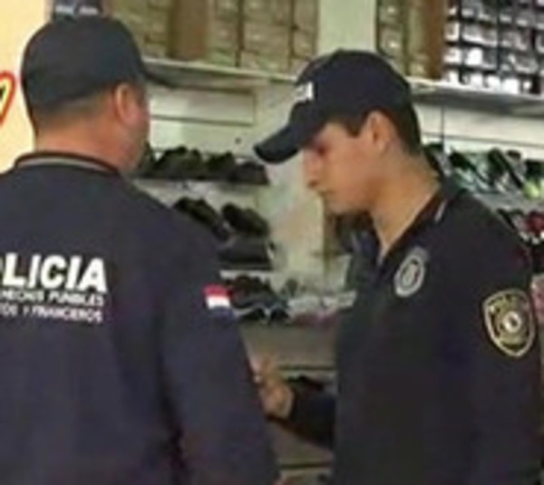 Allanan comercio por presunta venta de calzados falsificados - Paraguay.com