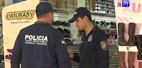 Allanan comercio por presunta venta de calzados falsificados | Noticias Paraguay