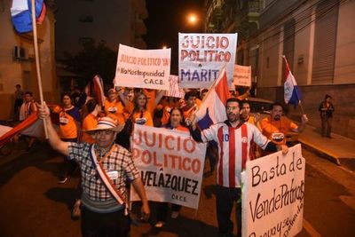 Continúan manifestaciones a favor de juicio político a Abdo y Velázquez - Nacionales - ABC Color