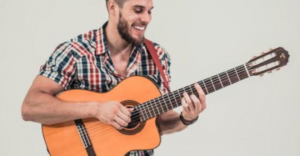 Néstor Ló alegrará hoy a los trinidenses