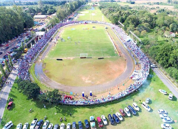Estadio lleno y fiesta en Guairá