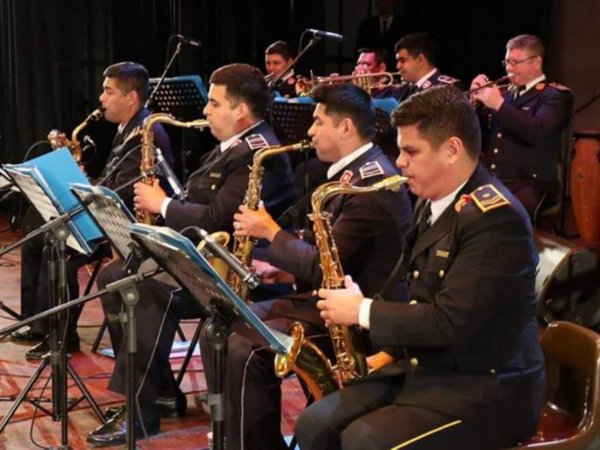 Nestor Ló y la Jazz Band actúan en plaza de Trinidad
