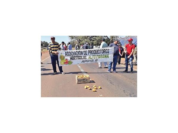 Hortícolas cerraron ruta 7 y piden frenar contrabando