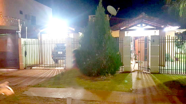 Desconocidos abren fuego contra vivienda y vehículos de un abogado en barrio San José