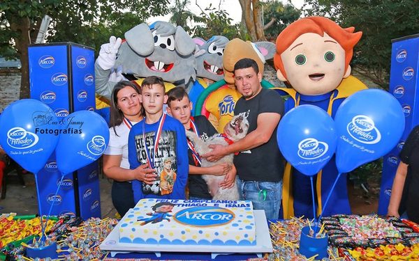 En una gran celebración, finalmente pudieron comer la torta