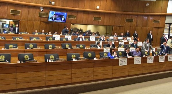 Cartismo deja en suspenso juicio para apretar a Marito