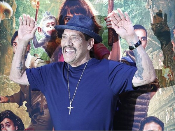 El actor Danny Trejo rescata a un bebé tras un accidente de tránsito