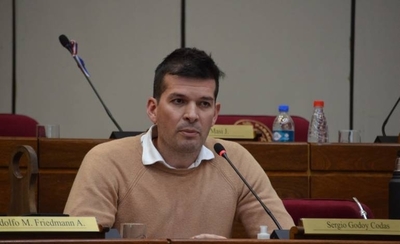 HOY / Comisión del Acta de Itaipú: senador sale y pide que nombren a otro