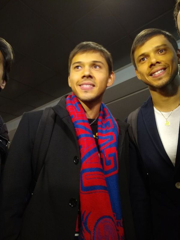 Caluroso recibimiento para Óscar y Ángel - Fútbol - ABC Color