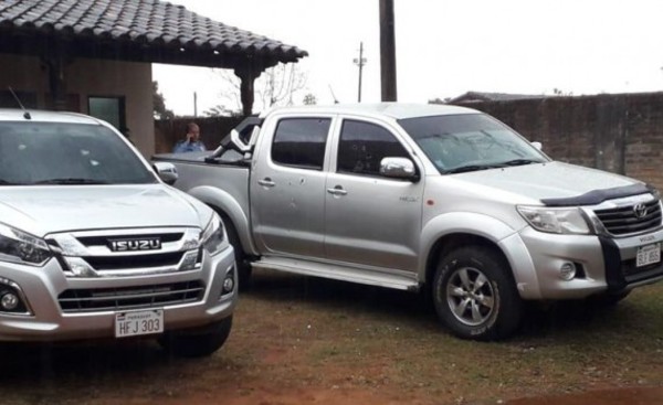 Hombres armados toman de rehenes a concejales en plena sesión