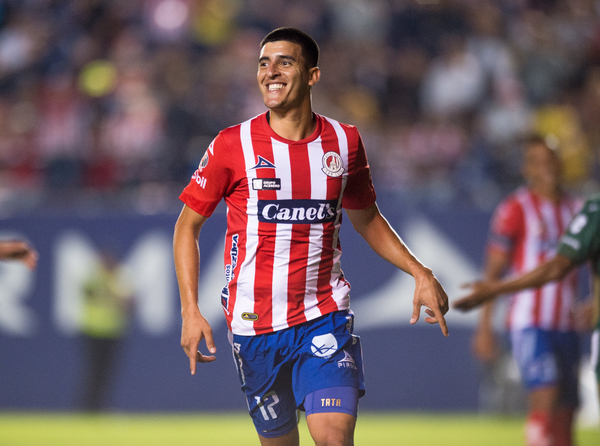 Diego Valdez brilla con un triplete en México