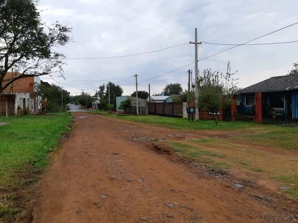 HURTAN ARMA, JOYAS Y EQUIPO INFORMÁTICO DE UNA VIVIENDA
