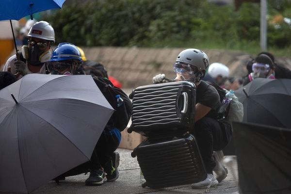 Las técnicas ingeniosas de los manifestantes en Hong Kong frente a los gases lacrimógenos - Mundo - ABC Color