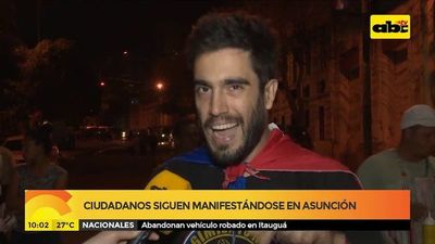 Ciudadanos siguen manifestándose en Asunción - ABC Noticias - ABC Color