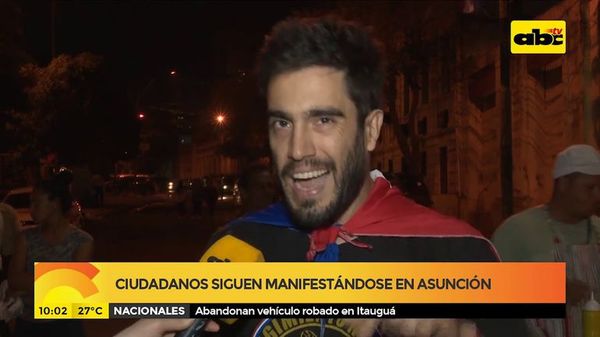 Ciudadanos siguen manifestándose en Asunción - ABC Noticias - ABC Color