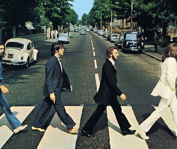 Pasaron 50 años de la icónica foto de los Beatles en la calle Abbey Road.