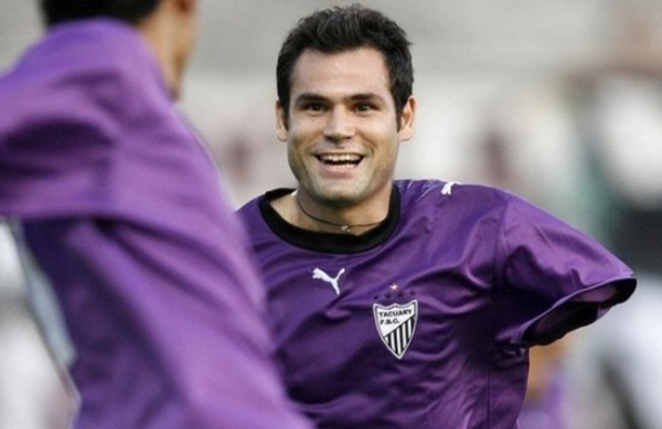 Joven denunció por fuertes mensajes sexuales a ex futbolista