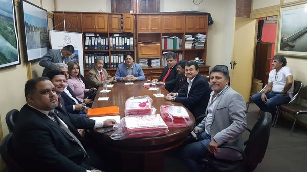 Dirigentes de base insisten en rechazar el juicio político