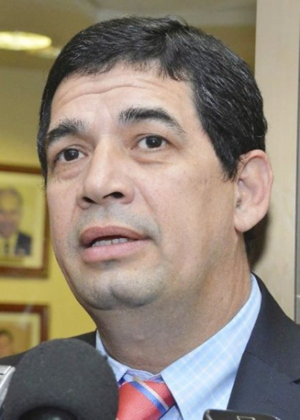 Nuevos chats complican a Velázquez