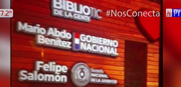 Ciudadana indignada arranca nombre de autoridades de biblioteca | Noticias Paraguay