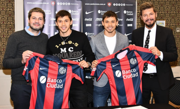 HOY / Visten la azulgrana y ya son socios del club del Papa
