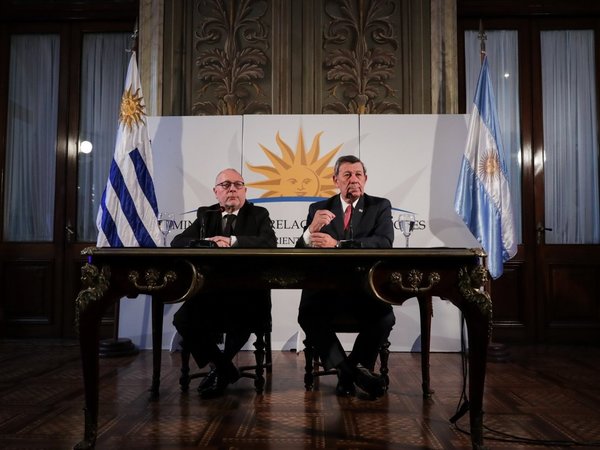 Uruguay y Argentina muestran su interés en "vida institucional" de Paraguay