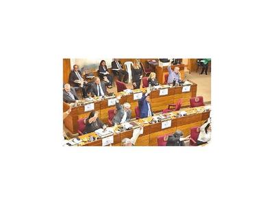 Aprueban regularizar situación de estatales