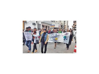 Tras  protestas,   MEC aprueba jubilación de 91 profesores