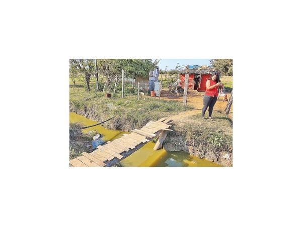 Vecinos denuncian abandono de obras de desagüe pluvial