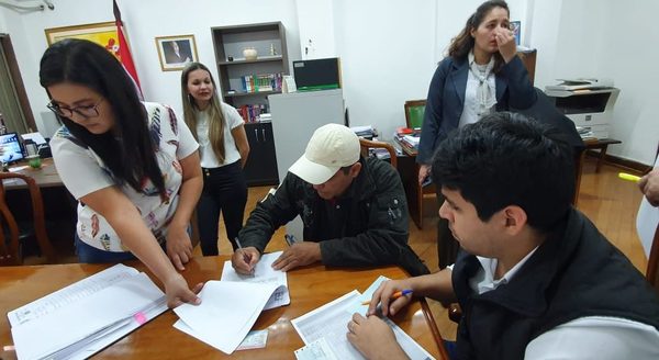 Gobernación desembolsa parte de pago de indemnización a ex funcionarios