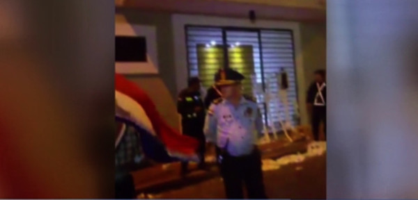 Bullicio frente a casa de Alliana | Noticias Paraguay