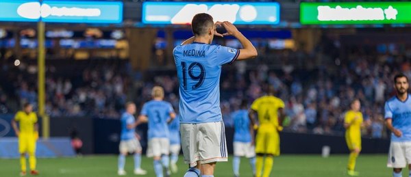 Jesús Medina lució una jugada con dos 'caños' en la MLS