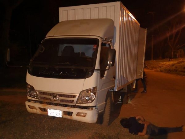 Interceptan camión con 2.000 kilos de marihuana en San Pedro
