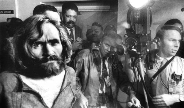 HOY / La inocencia hippie acabó hace 50 años con los crímenes de Charles Manson