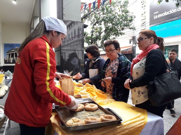 Festejan el Día Nacional de la chipa sobre Palma - Nacionales - ABC Color