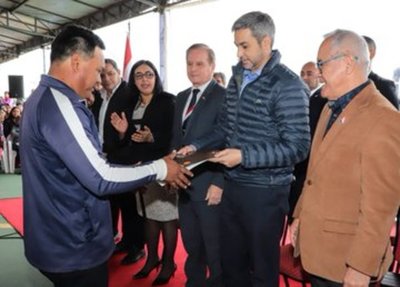 Gobierno entrega 1.000 subsidios habitacionales a familias en situación de vulnerabilidad | .::PARAGUAY TV HD::.