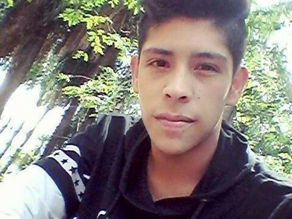 Quiso defender el negocio de su papá y lo mataron a tiros